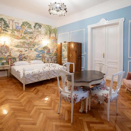 Aesthetic Pleasure - Central Downtown Apartments Oradea Exterior foto